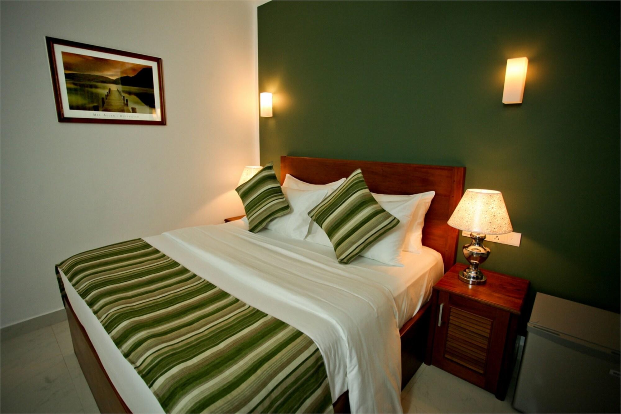 Hotel Travellers Nest 캔디 외부 사진