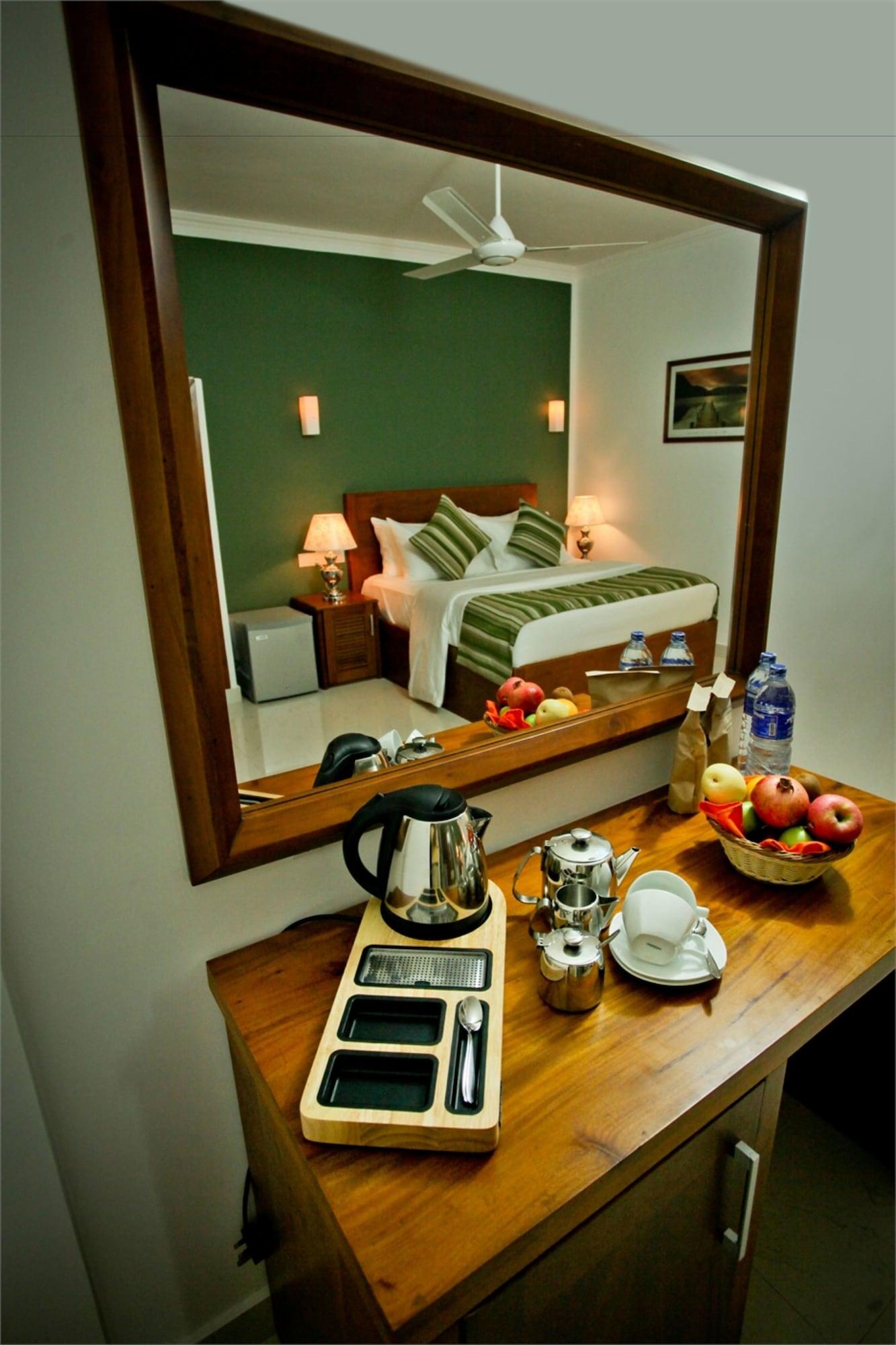 Hotel Travellers Nest 캔디 외부 사진