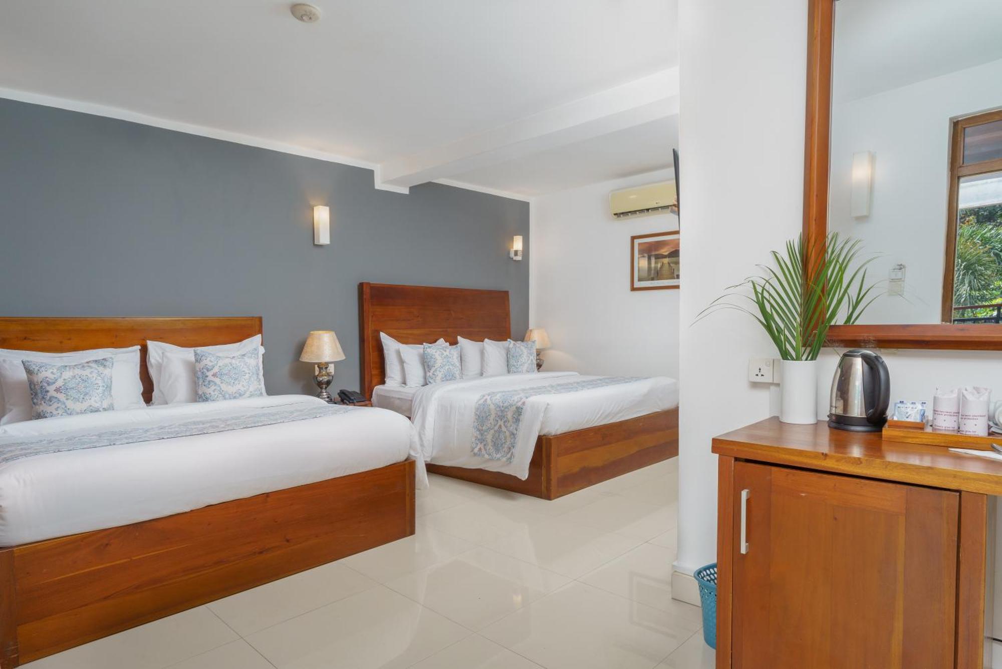 Hotel Travellers Nest 캔디 외부 사진