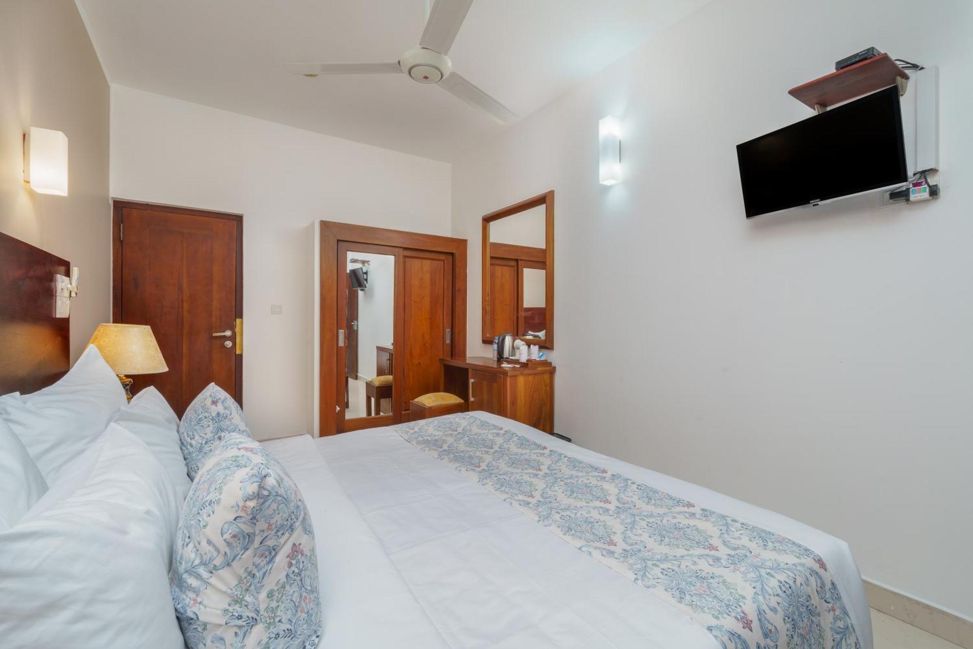Hotel Travellers Nest 캔디 외부 사진