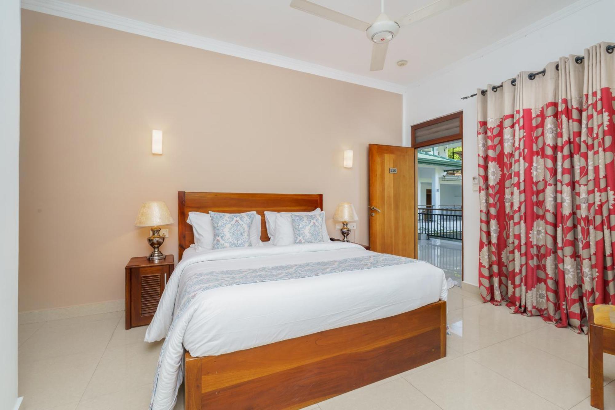 Hotel Travellers Nest 캔디 외부 사진